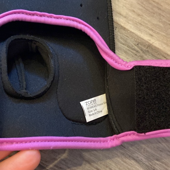 Zone fitness lifting training gloves (L) and armband holder/strap for phone - Picture 3 of 6